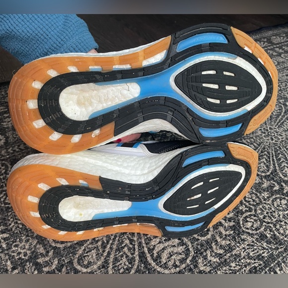 WOMEN'S ADIDAS ULTRA BOOST 22 X PARLEY Size 8.5 - Picture 7 of 8